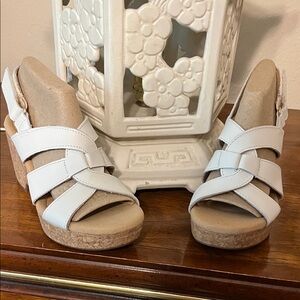 NWT Clarks Women’s leather sandals
